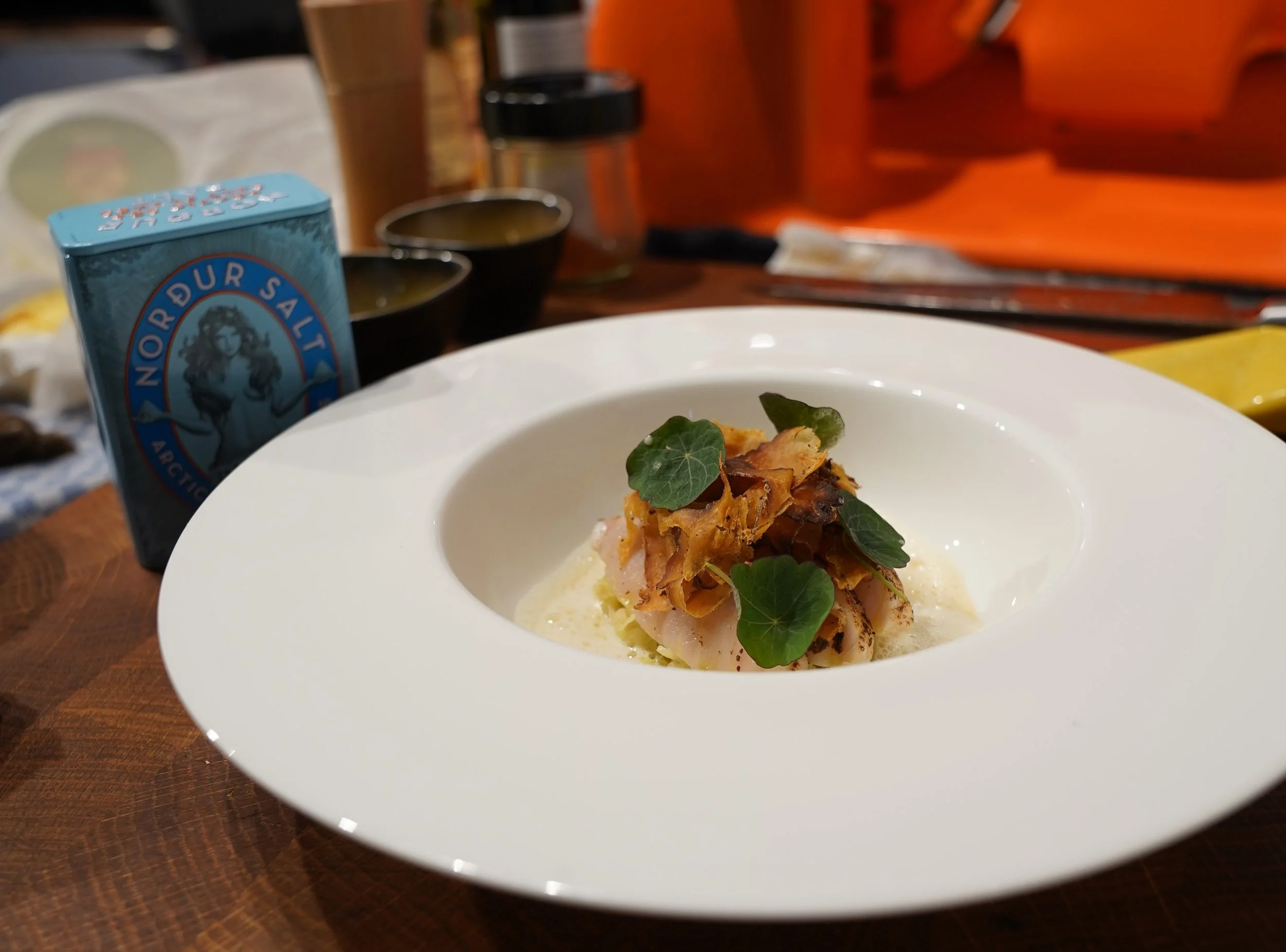 Geflämmter Stör, Beurre Blanc & Sellerie Verrano