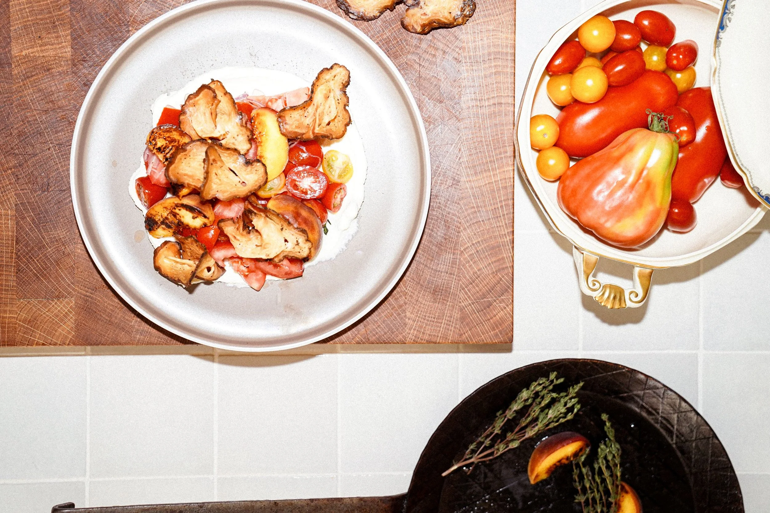 Tomaten-Salat mit Pfirsich und Sellerie Verrano